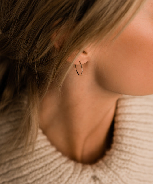 Hypoallergenic titanium sleeper in 14mm diameter for women