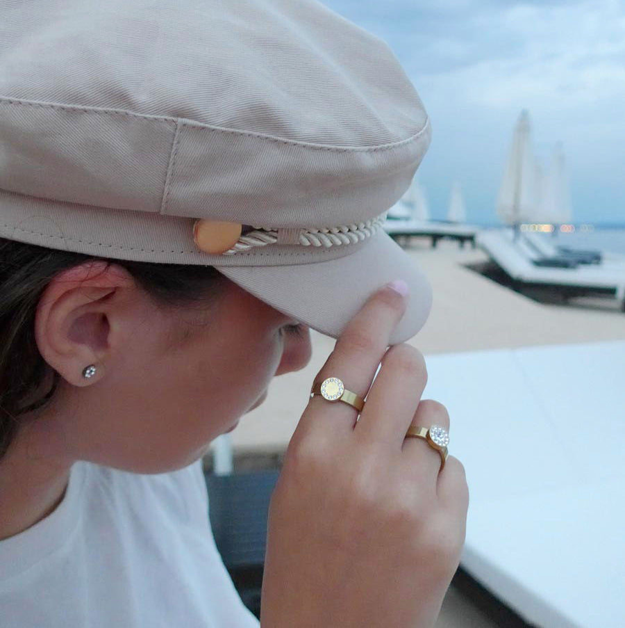 Idyllic beach holiday with Blomdahl jewelleries - two gold rings and a plenary crystal earring medical sensitive skin friendly nickel free