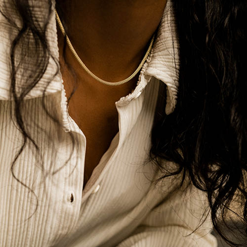 Layered your necklaces with blomdah gold round mesh 3mm necklace, suitable for everyday wear